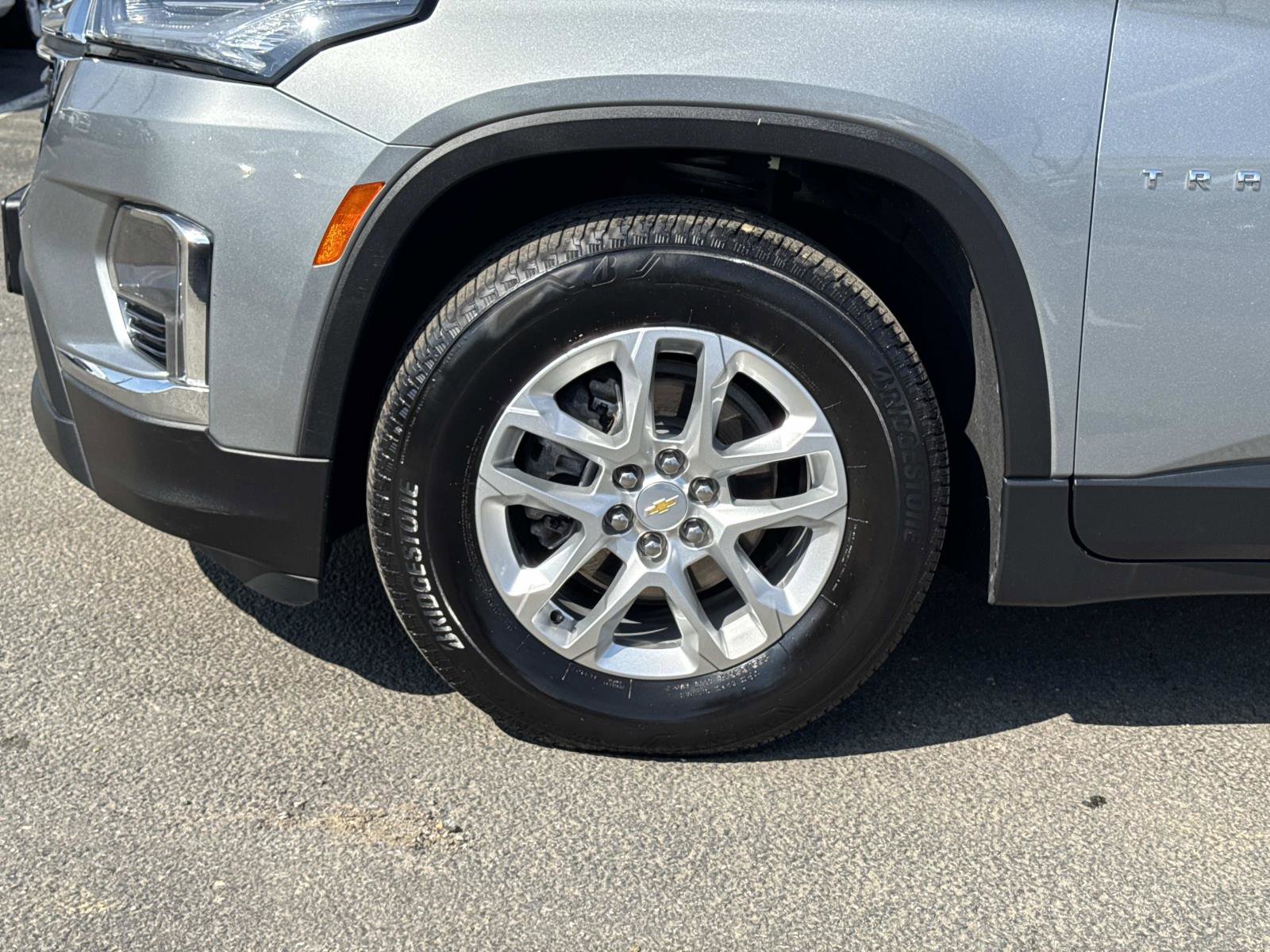 Used 2023 Chevrolet Traverse LS image 30