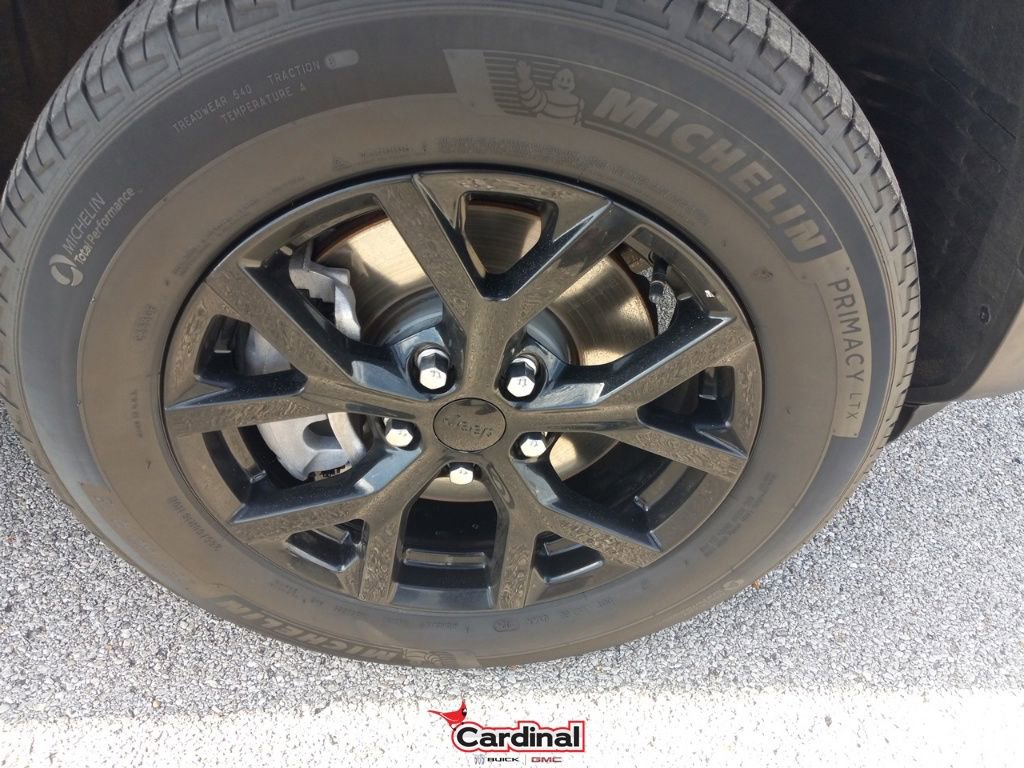 Used 2024 Jeep Grand Cherokee L Laredo image 2