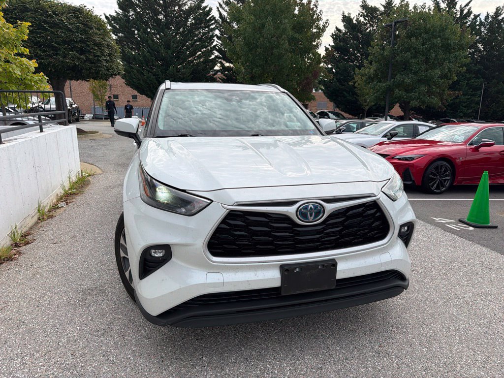 Used 2022 Toyota Highlander XLE AWD/4WD image 4