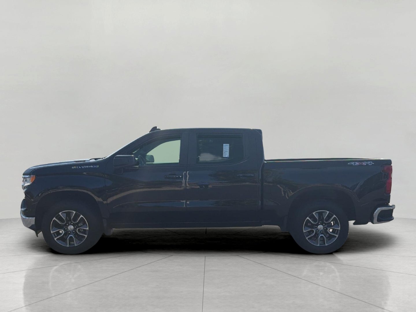 Used 2025 Chevrolet Silverado 1500 LT AWD/4WD image 9
