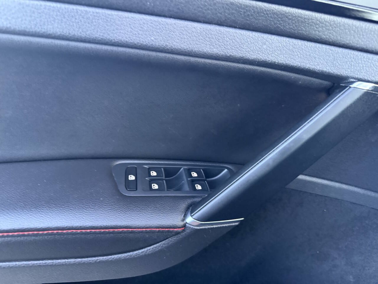 Used 2017 Volkswagen GTI SE FWD image 24