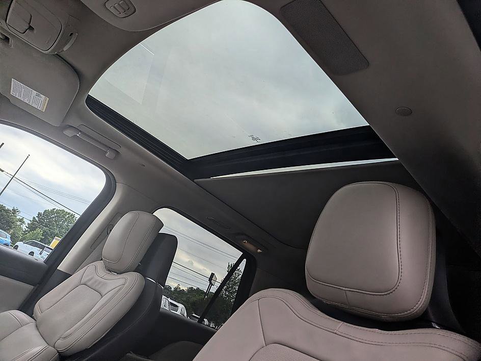 Used 2022 Lincoln Navigator Reserve AWD/4WD image 13