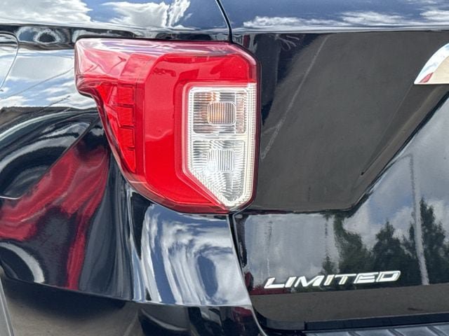 Used 2022 Ford Explorer Limited w/ Equipment Group 301A RWD image 6