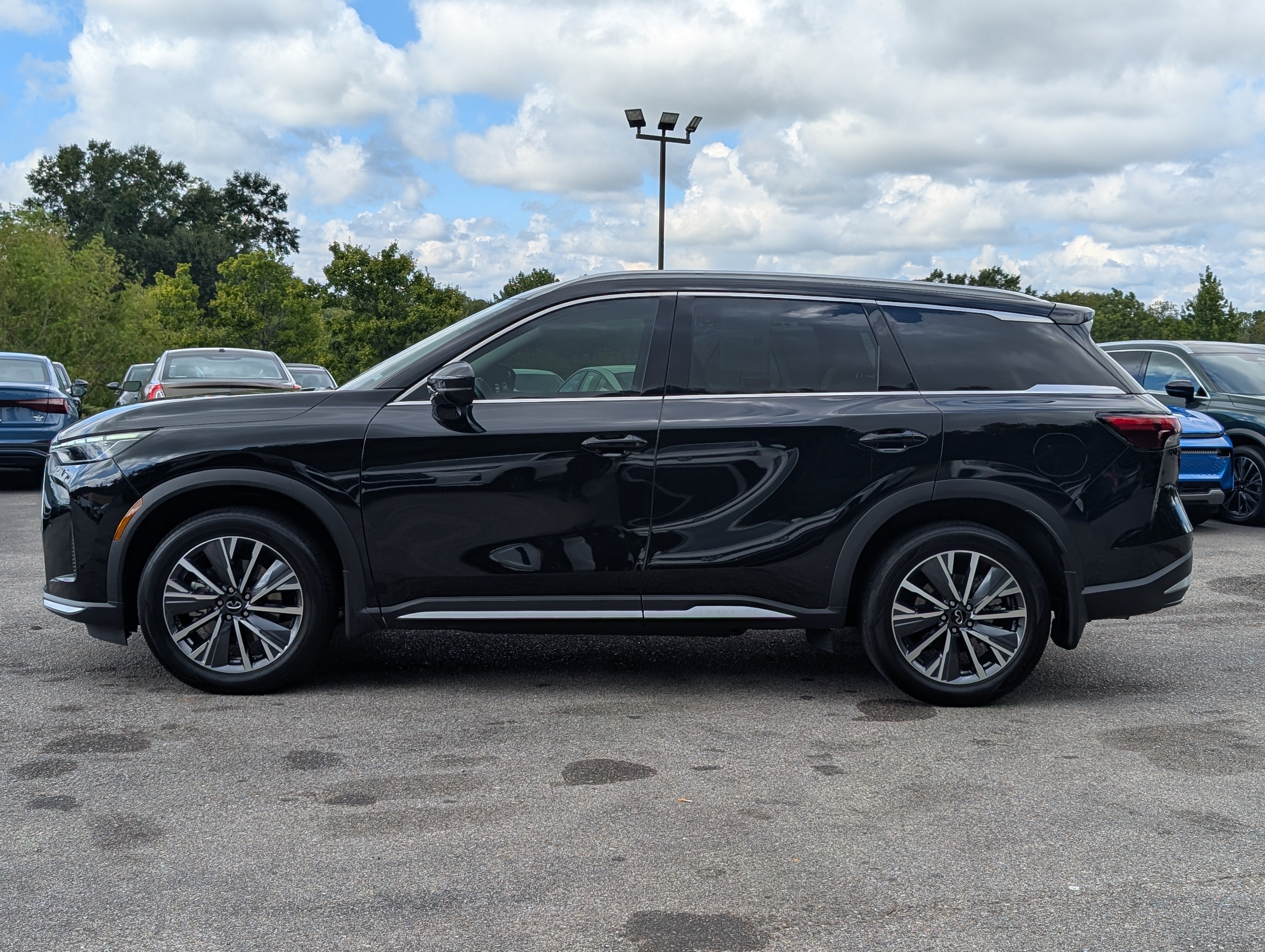 Used 2026 INFINITI QX60 Luxe w/ Cargo Package FWD image 6