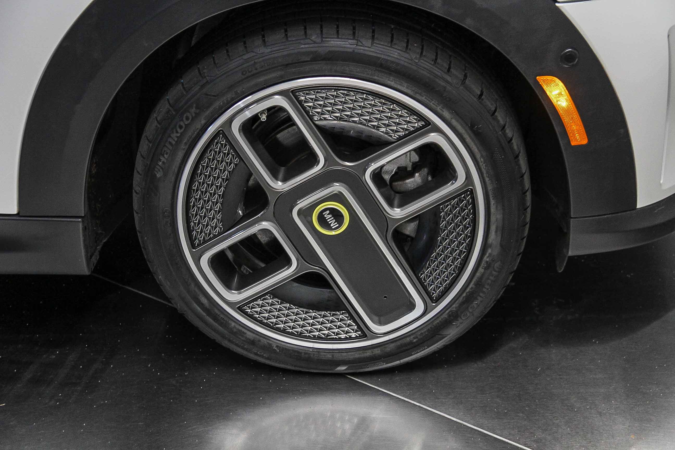 Certified 2024 MINI Cooper SE w/ MINI Resolute Edition image 9