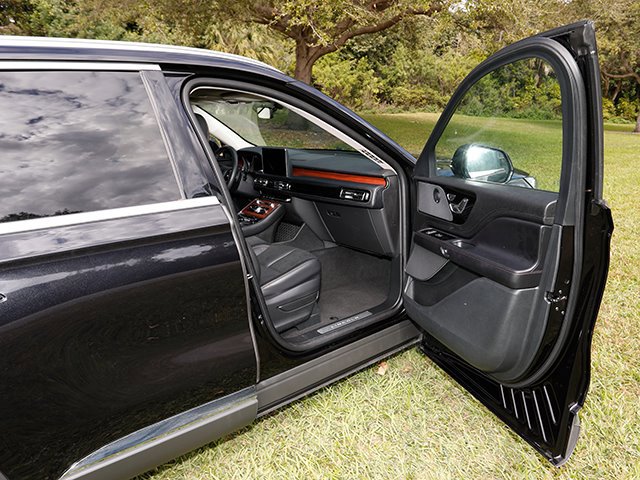 Used 2024 Lincoln Aviator Reserve AWD/4WD image 19
