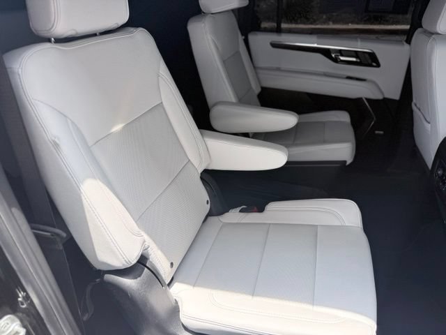 Certified 2025 Chevrolet Suburban Premier AWD/4WD image 13