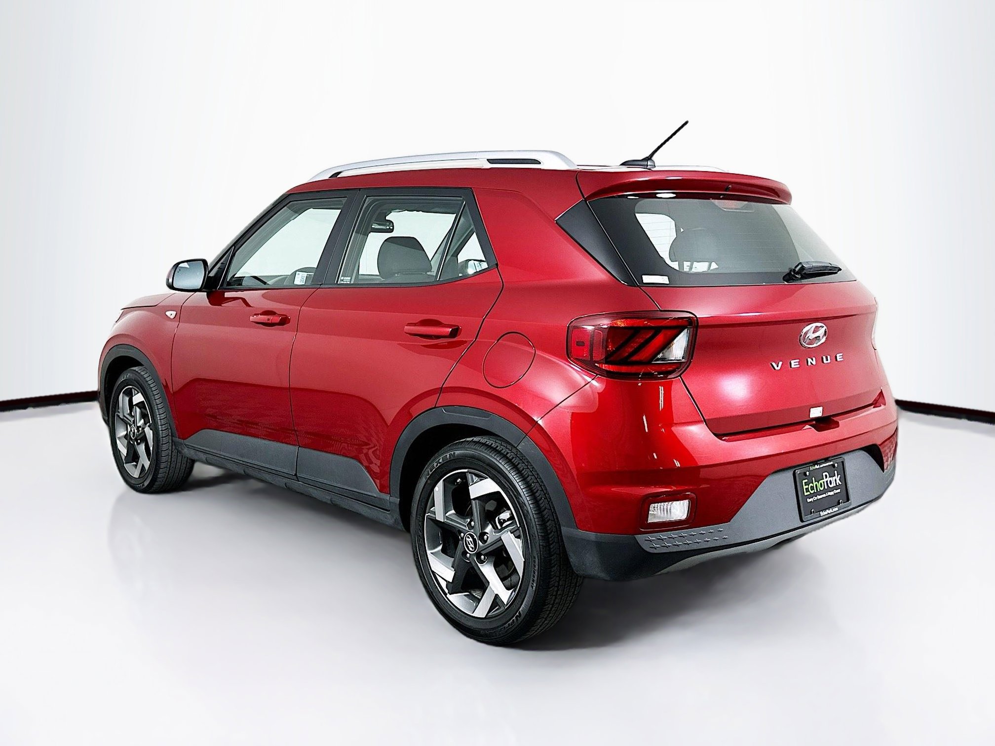 Used 2025 Hyundai Venue SEL image 5