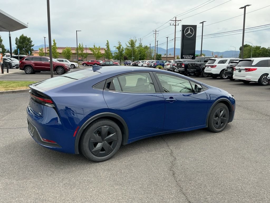 Used 2025 Toyota Prius LE FWD image 6