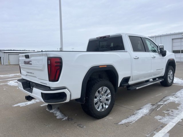 Used 2024 GMC Sierra 3500 Denali image 2