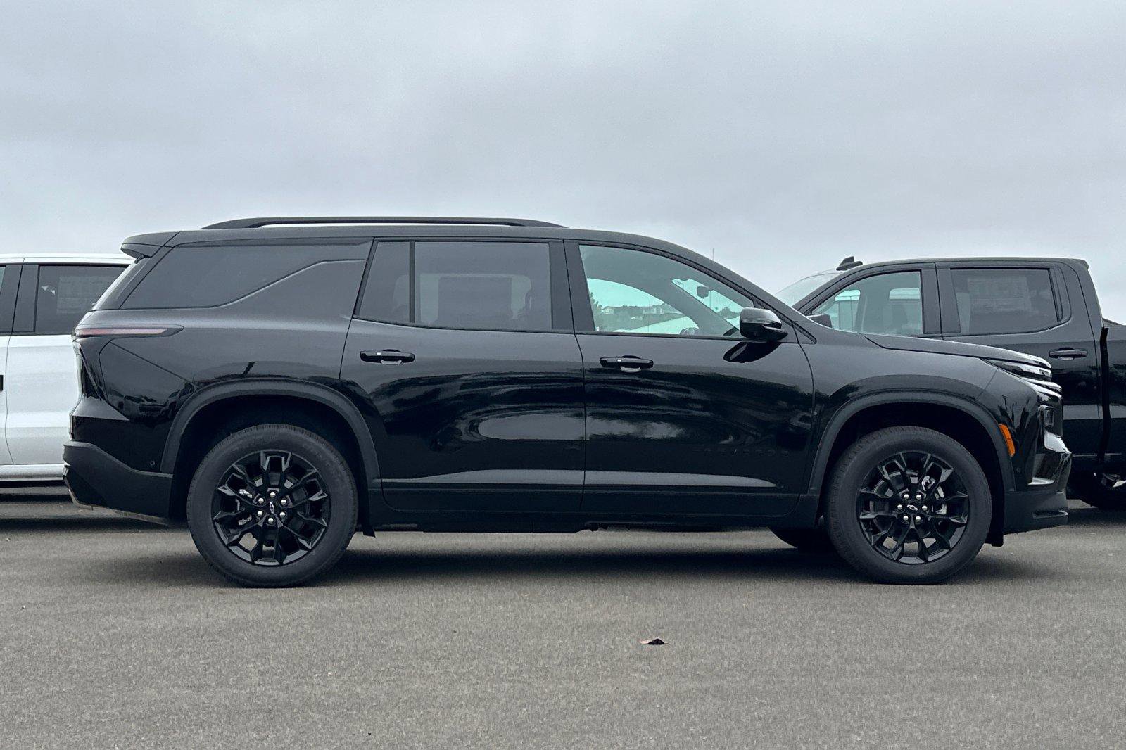 New 2026 Chevrolet Traverse LT w/ Enhanced Driving Package image 3