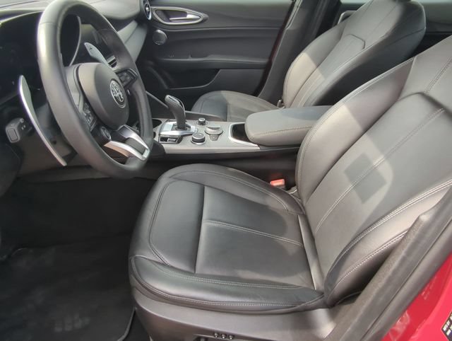 Used 2025 Alfa Romeo Giulia AWD image 11