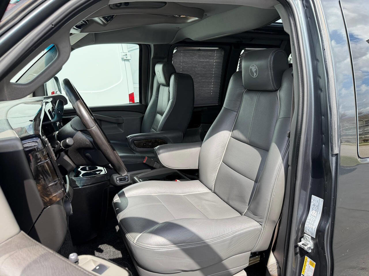 Used 2017 Chevrolet Express 2500 image 10