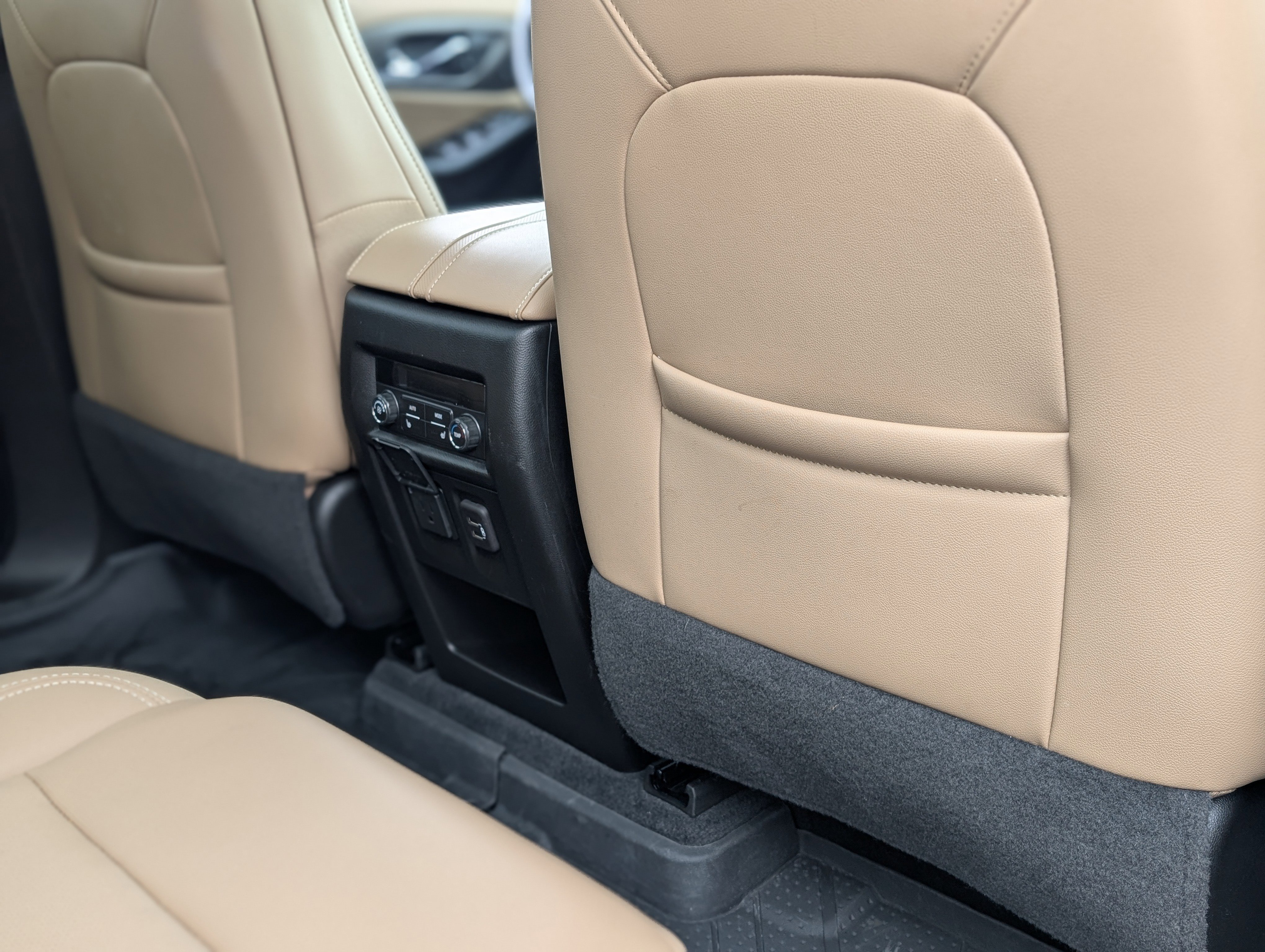 Used 2023 Chevrolet Traverse Premier image 54