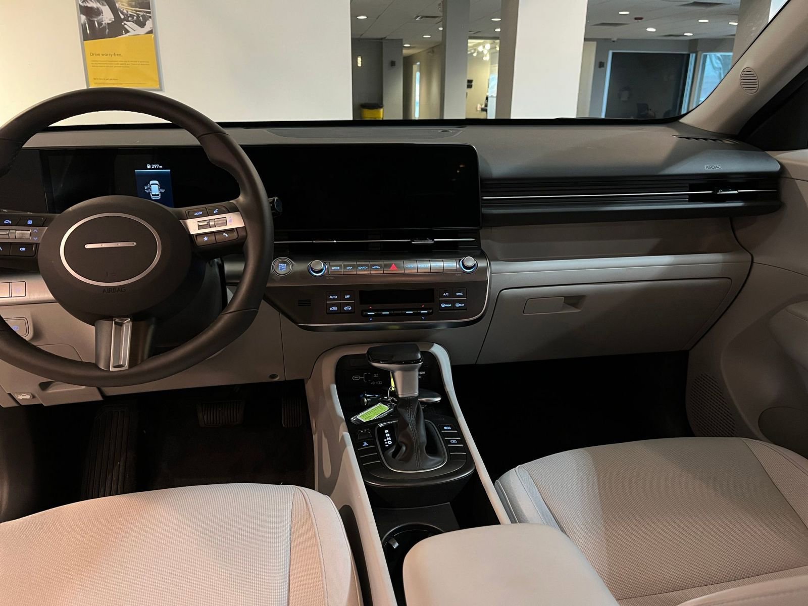 Used 2025 Hyundai Kona SEL image 35