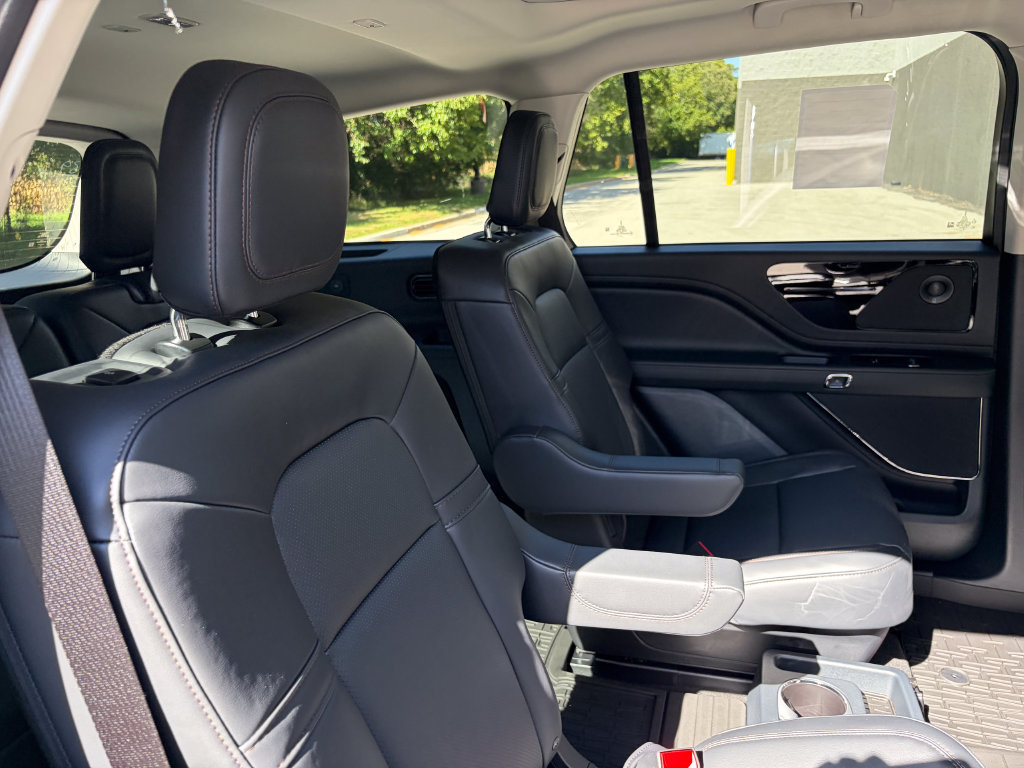 New 2027 Lincoln Aviator AWD image 24
