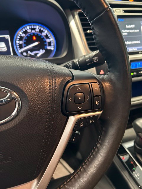 Used 2018 Toyota Highlander SE FWD image 11