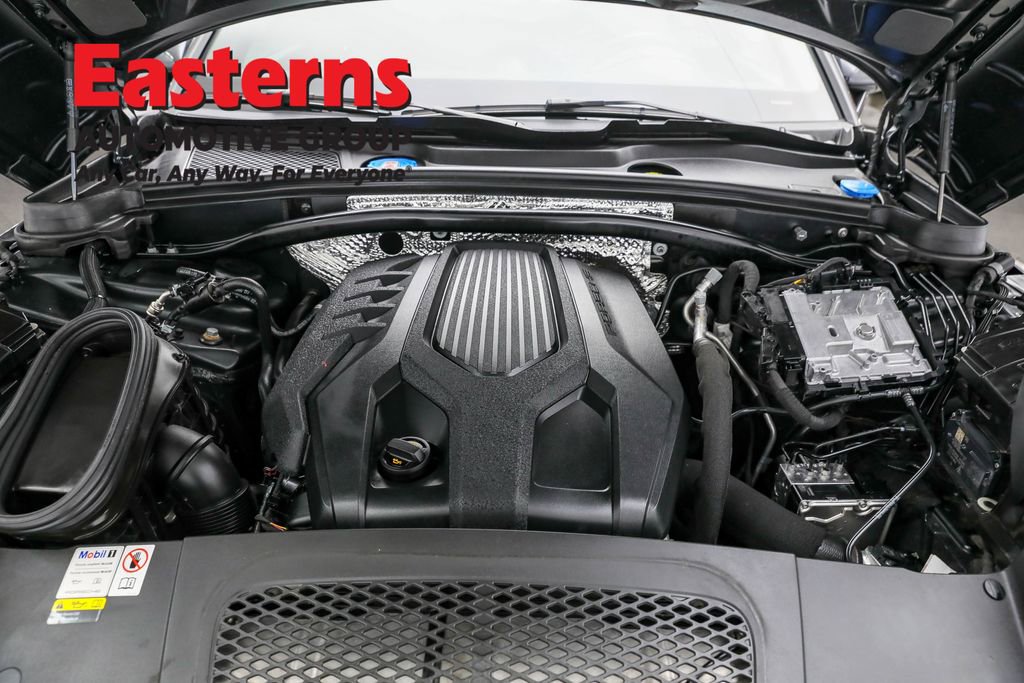 Used 2023 Porsche Macan T image 7