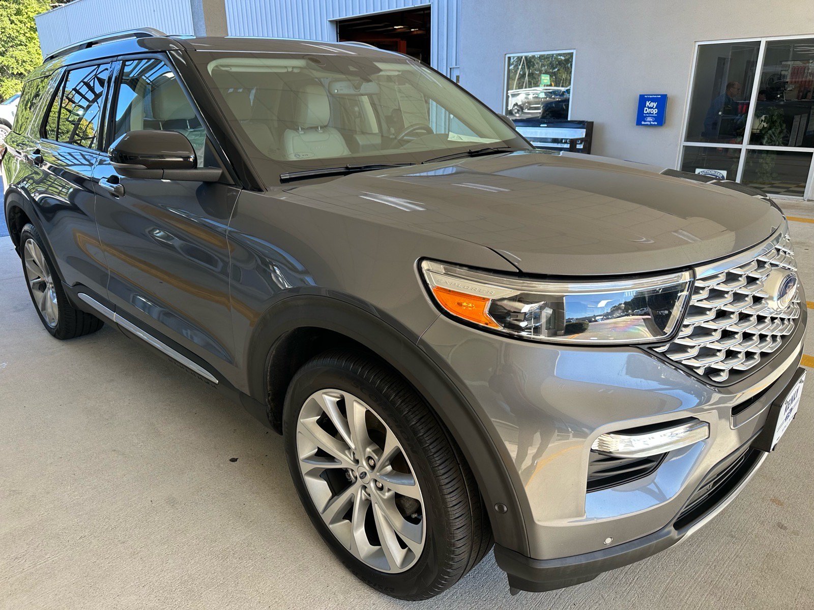 Used 2021 Ford Explorer Platinum w/ Equipment Group 601A AWD/4WD image 9