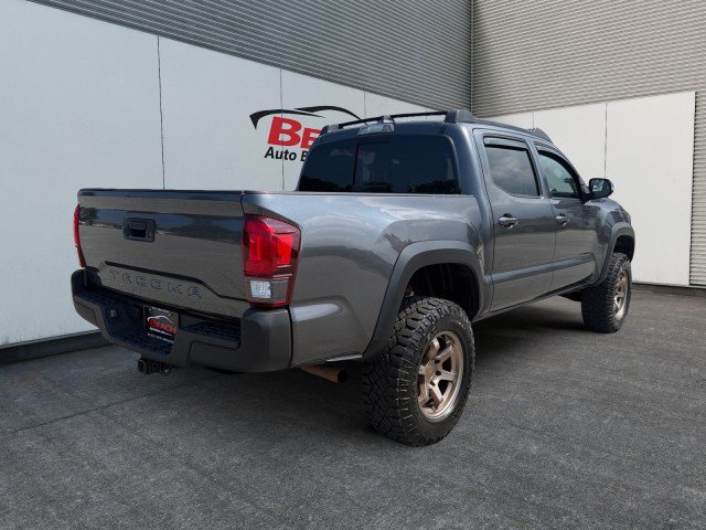 Used 2018 Toyota Tacoma TRD Off-Road AWD/4WD image 11