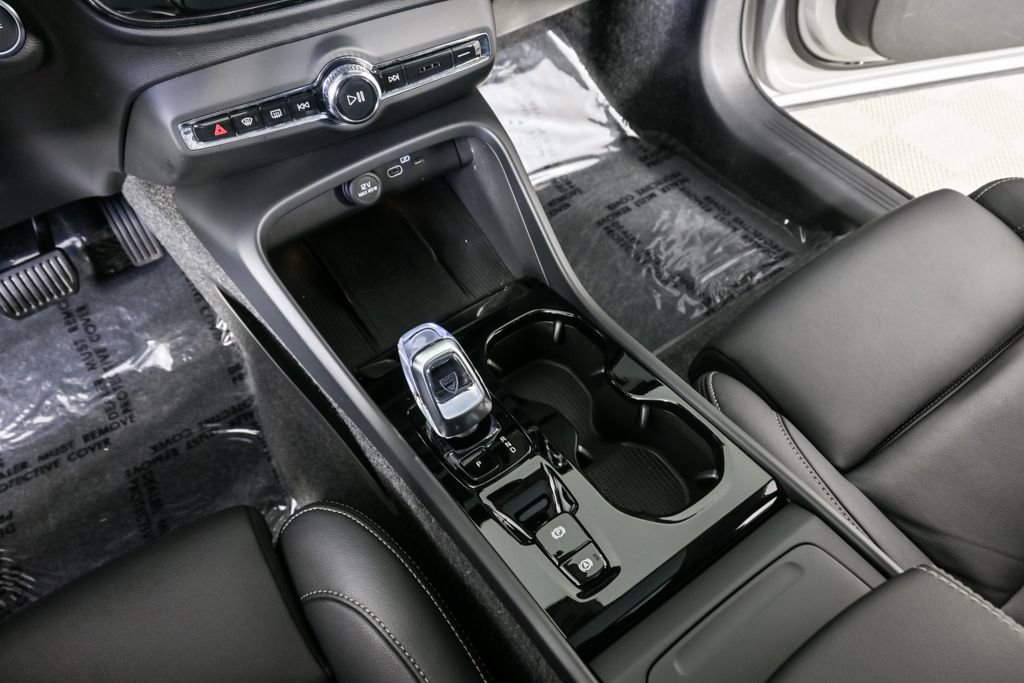 Certified 2025 Volvo XC40 B5 Plus image 15