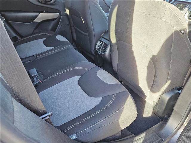 Used 2018 Jeep Cherokee Latitude w/ Altitude Package FWD image 18