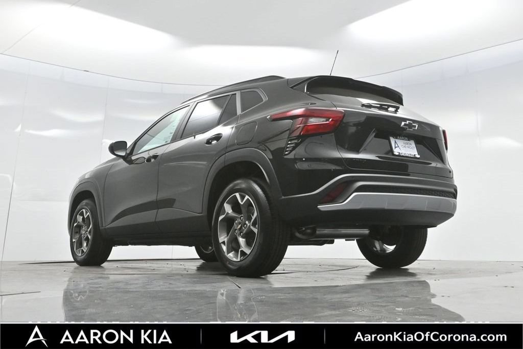 Used 2026 Chevrolet Trax LT w/ Sunroof Package FWD image 73