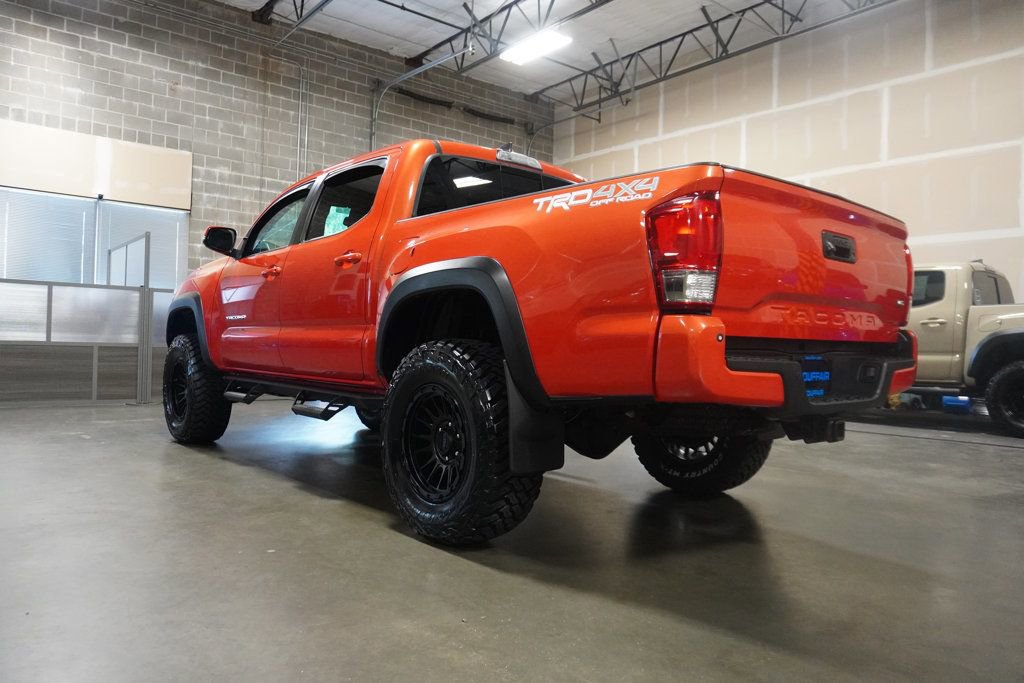 Used 2017 Toyota Tacoma TRD Off-Road image 3