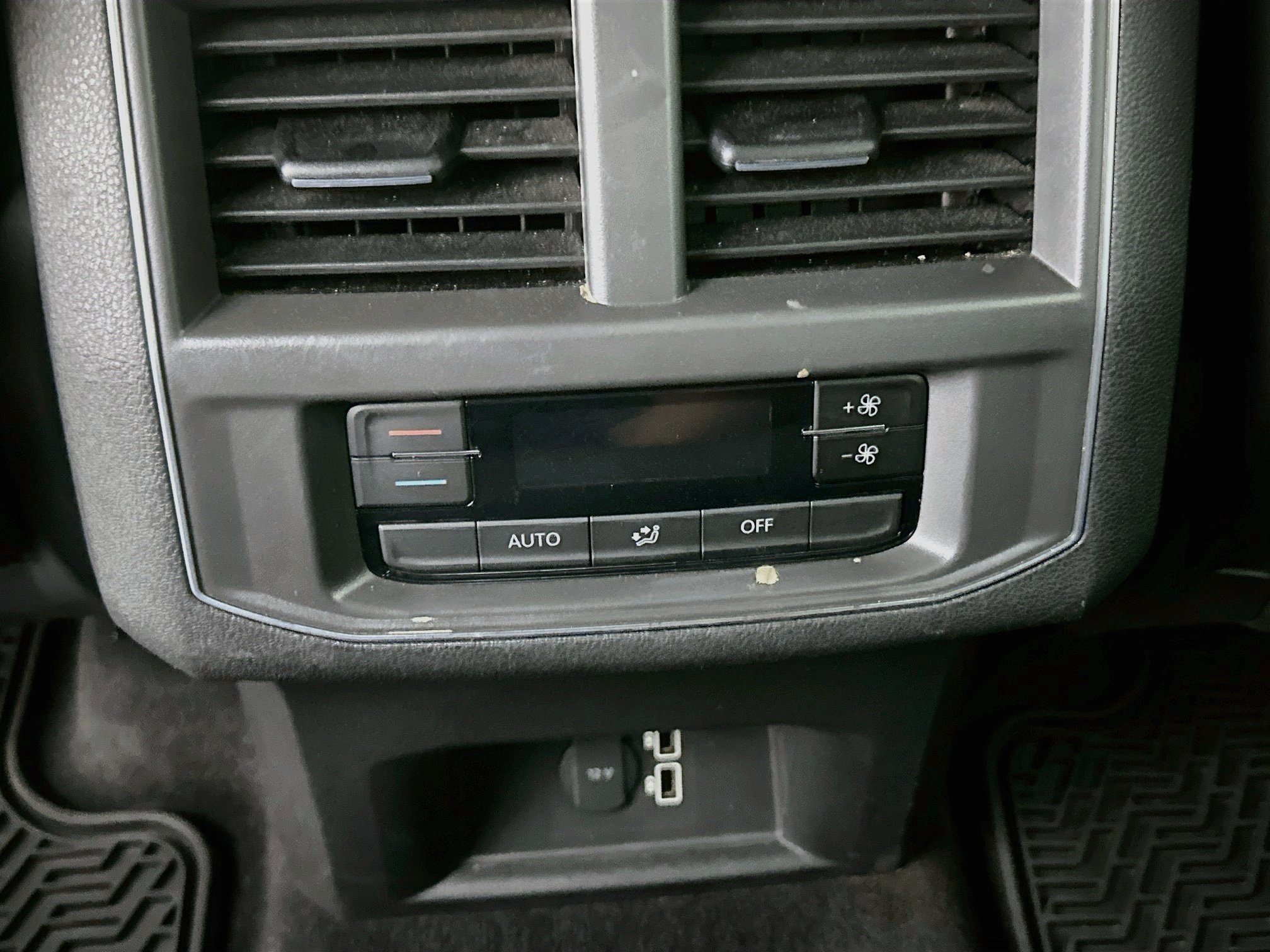 Used 2018 Volkswagen Atlas SE FWD image 26