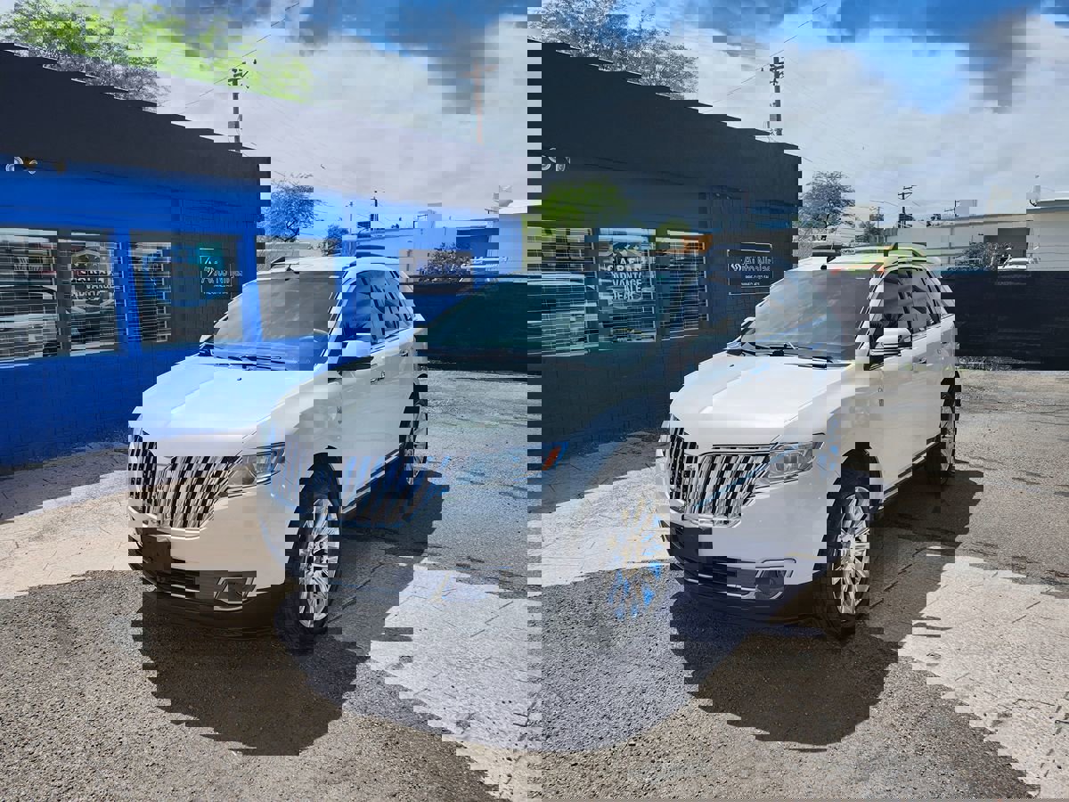 Used 2015 Lincoln MKX FWD w/ Equipment Group 101A image 3