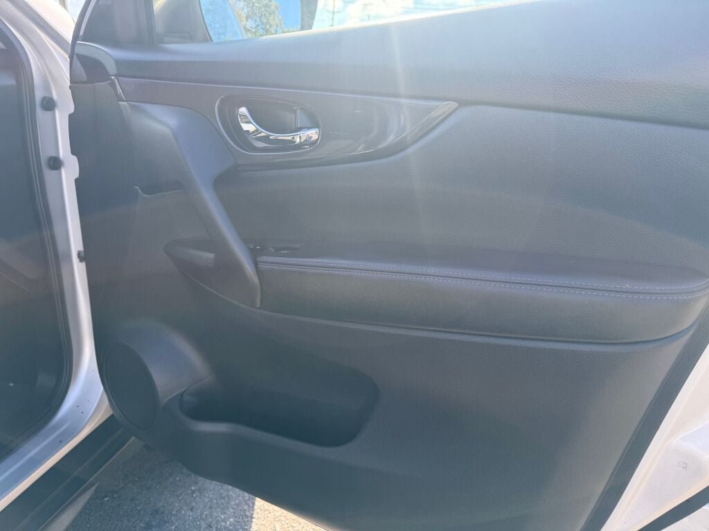 Used 2020 Nissan Rogue SV AWD/4WD image 27