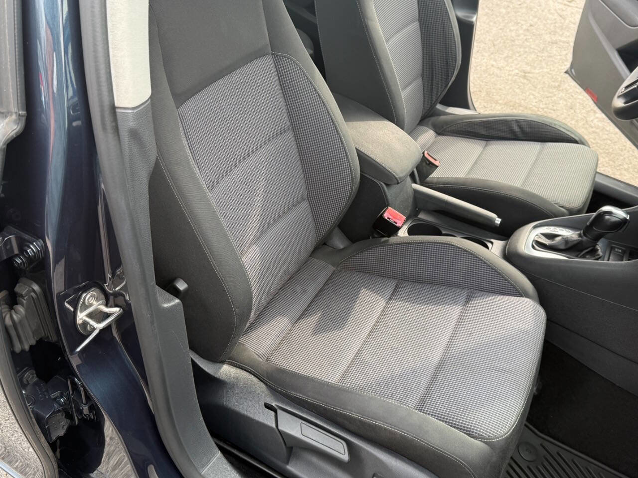 Used 2014 Volkswagen Golf 4-Door image 22