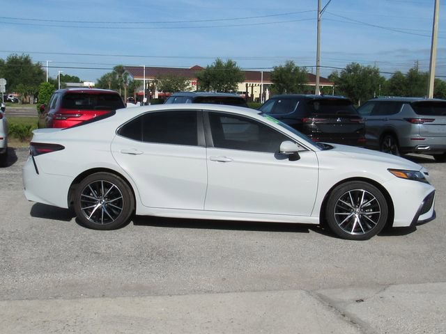 Used 2023 Toyota Camry SE image 2