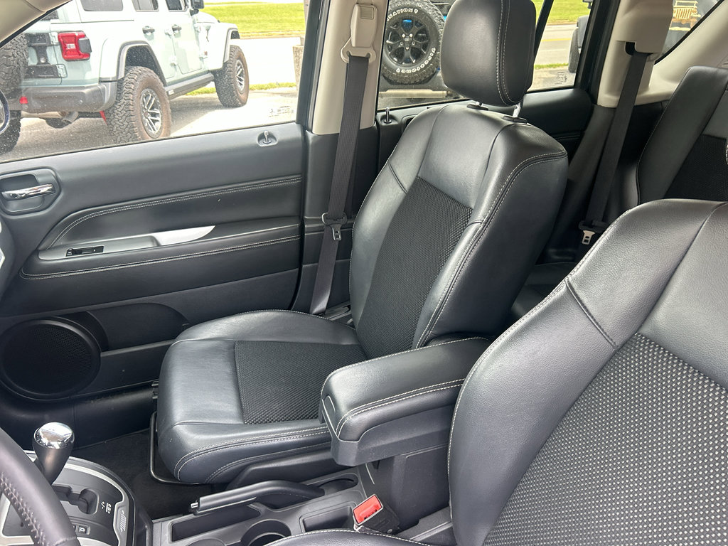 Used 2014 Jeep Compass Latitude FWD image 19