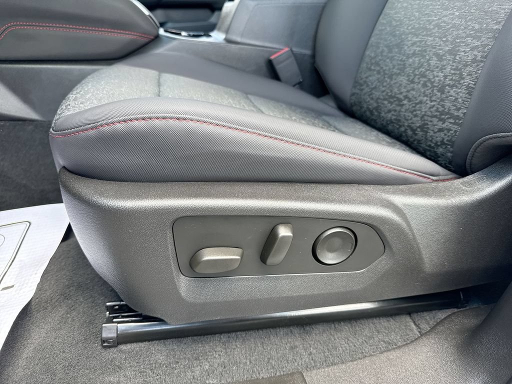Used 2025 Chevrolet Colorado Z71 AWD/4WD image 12