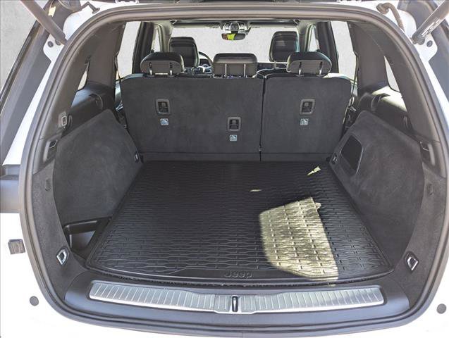 Used 2022 Jeep Grand Cherokee Summit w/ Luxury Tech Group V AWD/4WD image 6