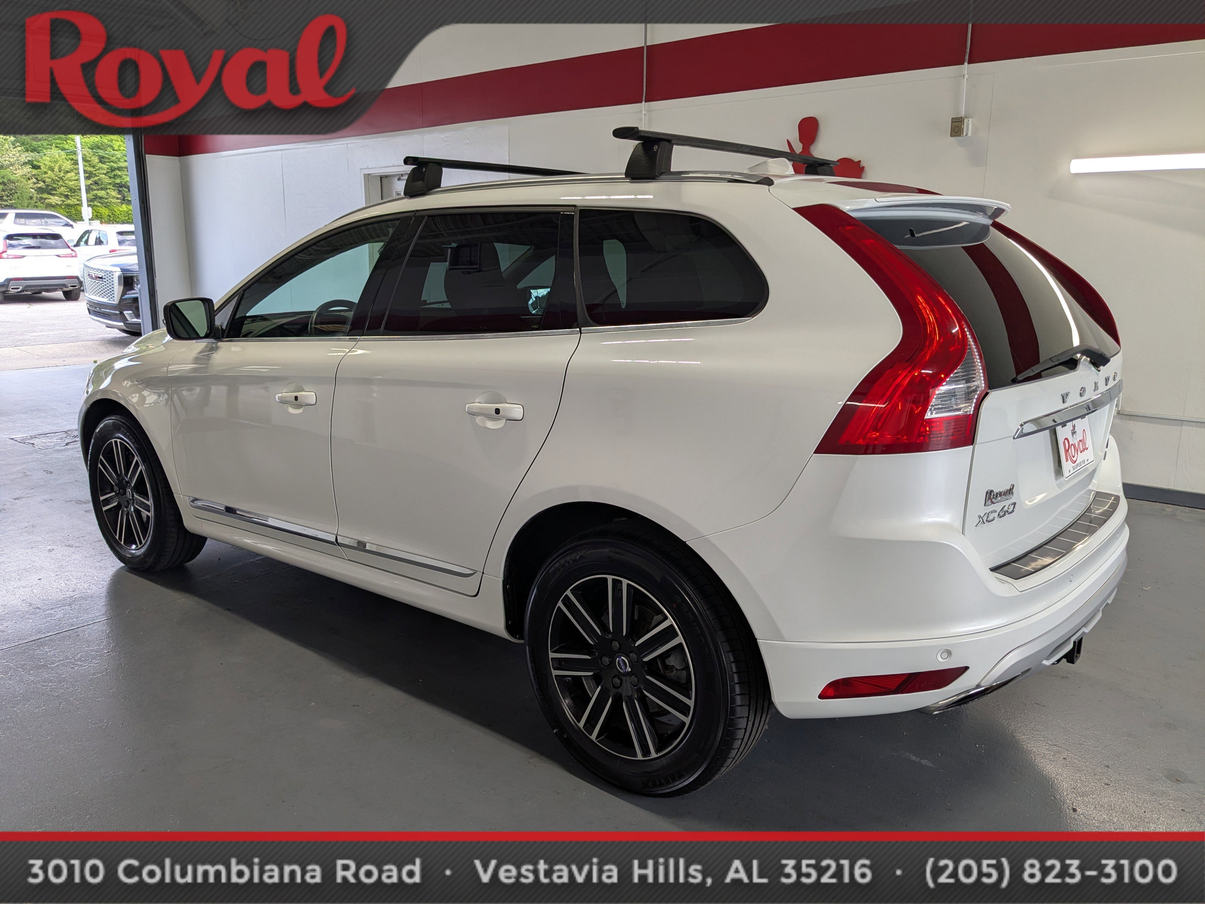 Used 2017 Volvo XC60 T5 Dynamic w/ Advanced Package AWD/4WD image 2