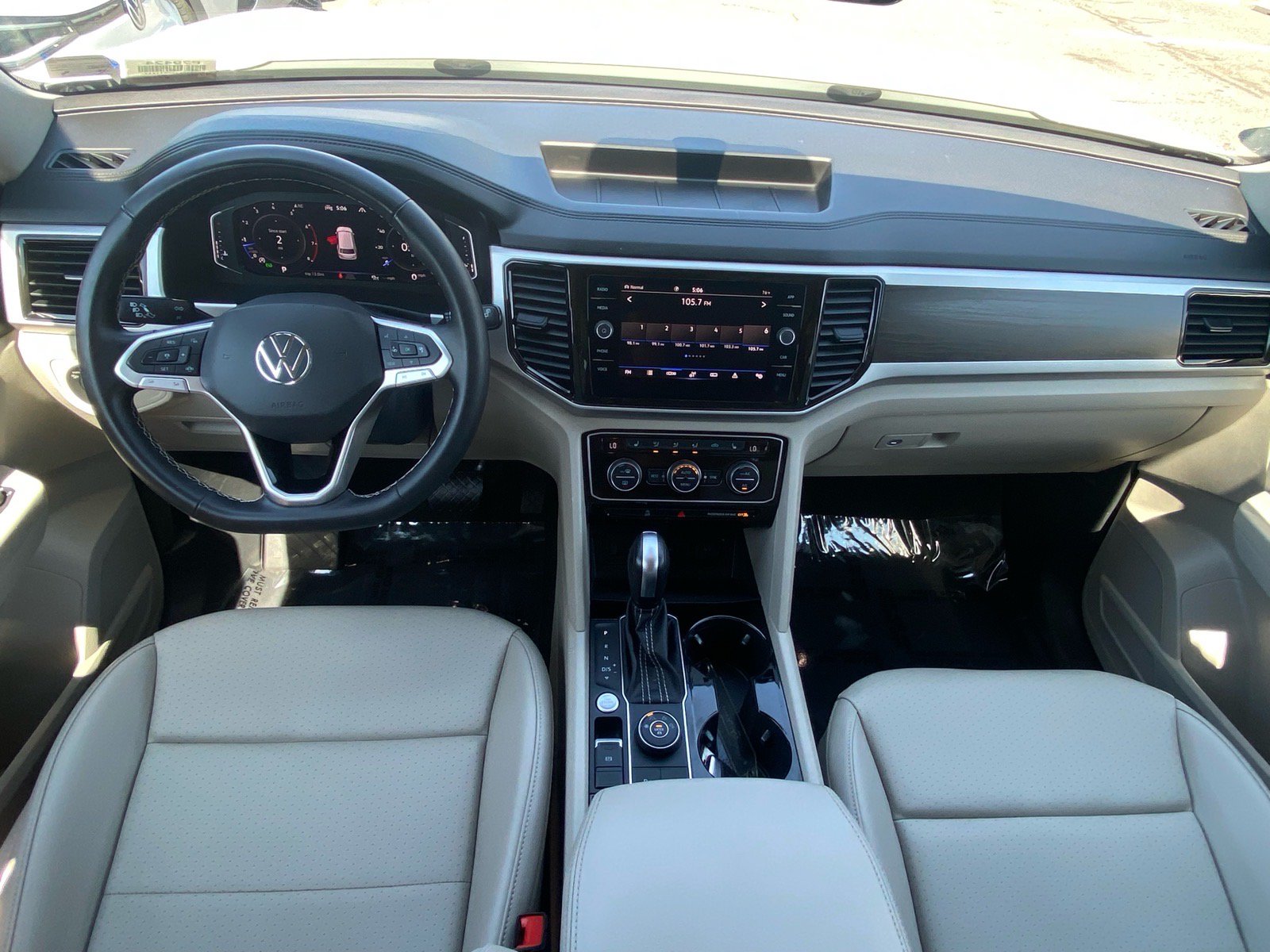 Used 2022 Volkswagen Atlas SE AWD/4WD image 11