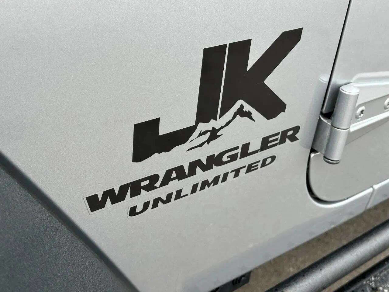 Used 2015 Jeep Wrangler Unlimited Rubicon w/ Dual Top Group AWD/4WD image 19