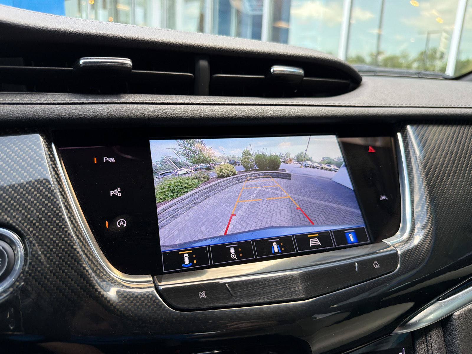 Used 2024 Cadillac XT6 Sport w/ Technology Package AWD/4WD image 32