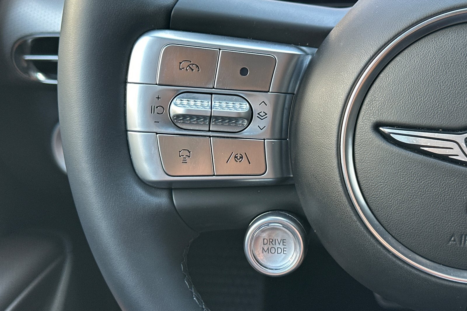 Used 2023 Genesis GV60 Performance AWD/4WD image 31