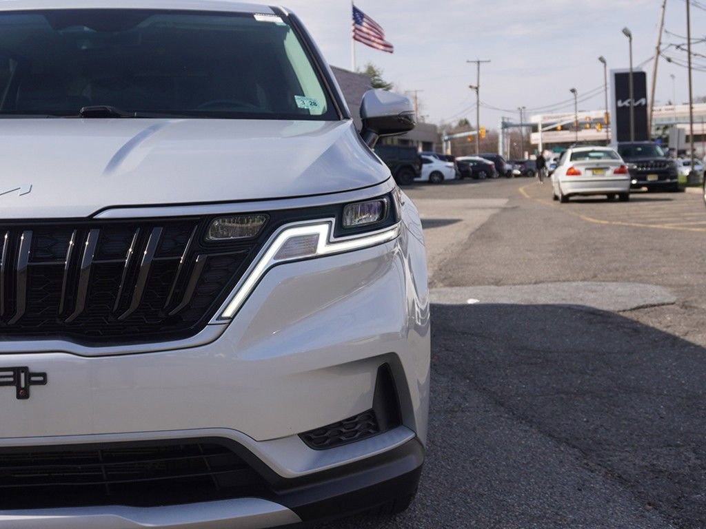 Used 2023 Kia Carnival LX image 15