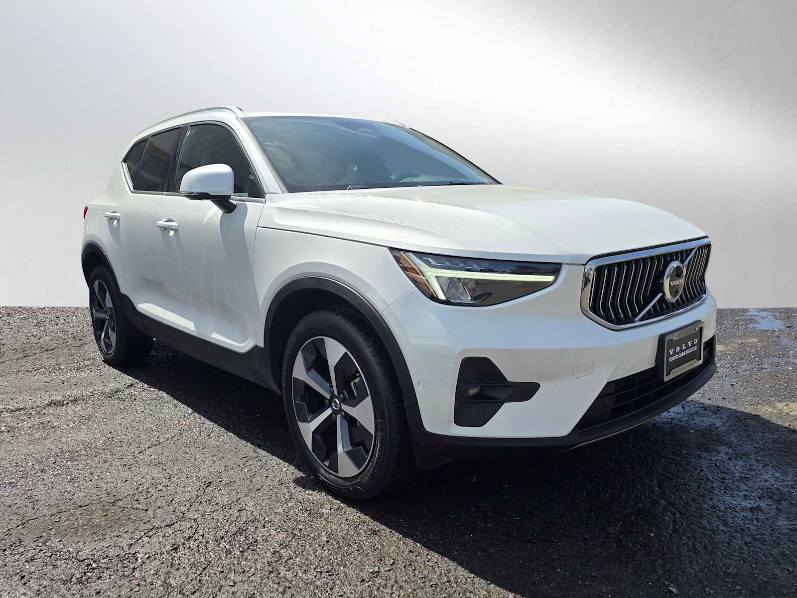 Certified 2024 Volvo XC40 B5 Plus image 7