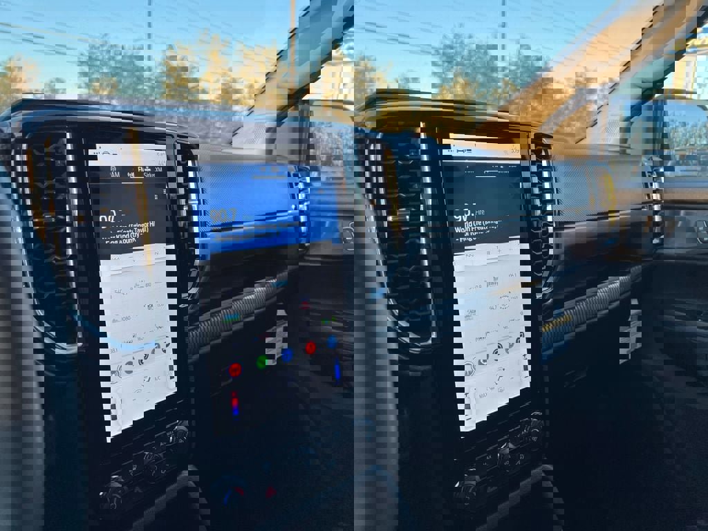 New 2025 Ford Ranger XLT w/ Black Appearance Package image 15