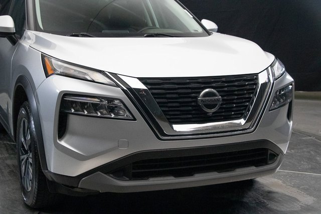Used 2022 Nissan Rogue SV image 3