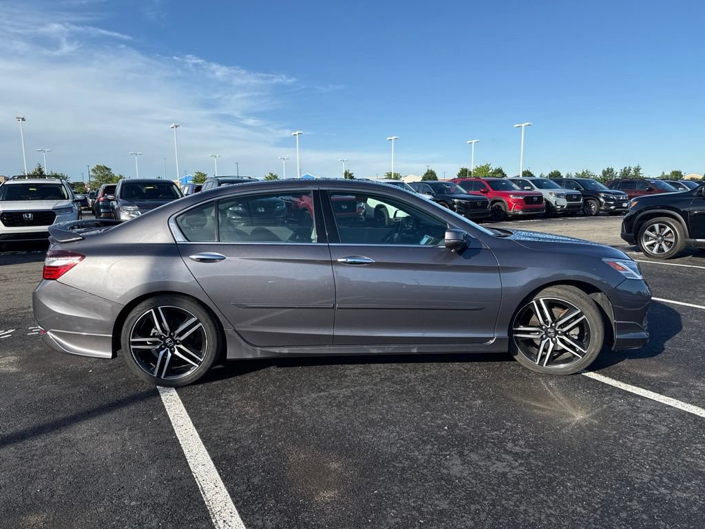 Used 2016 Honda Accord Touring image 12