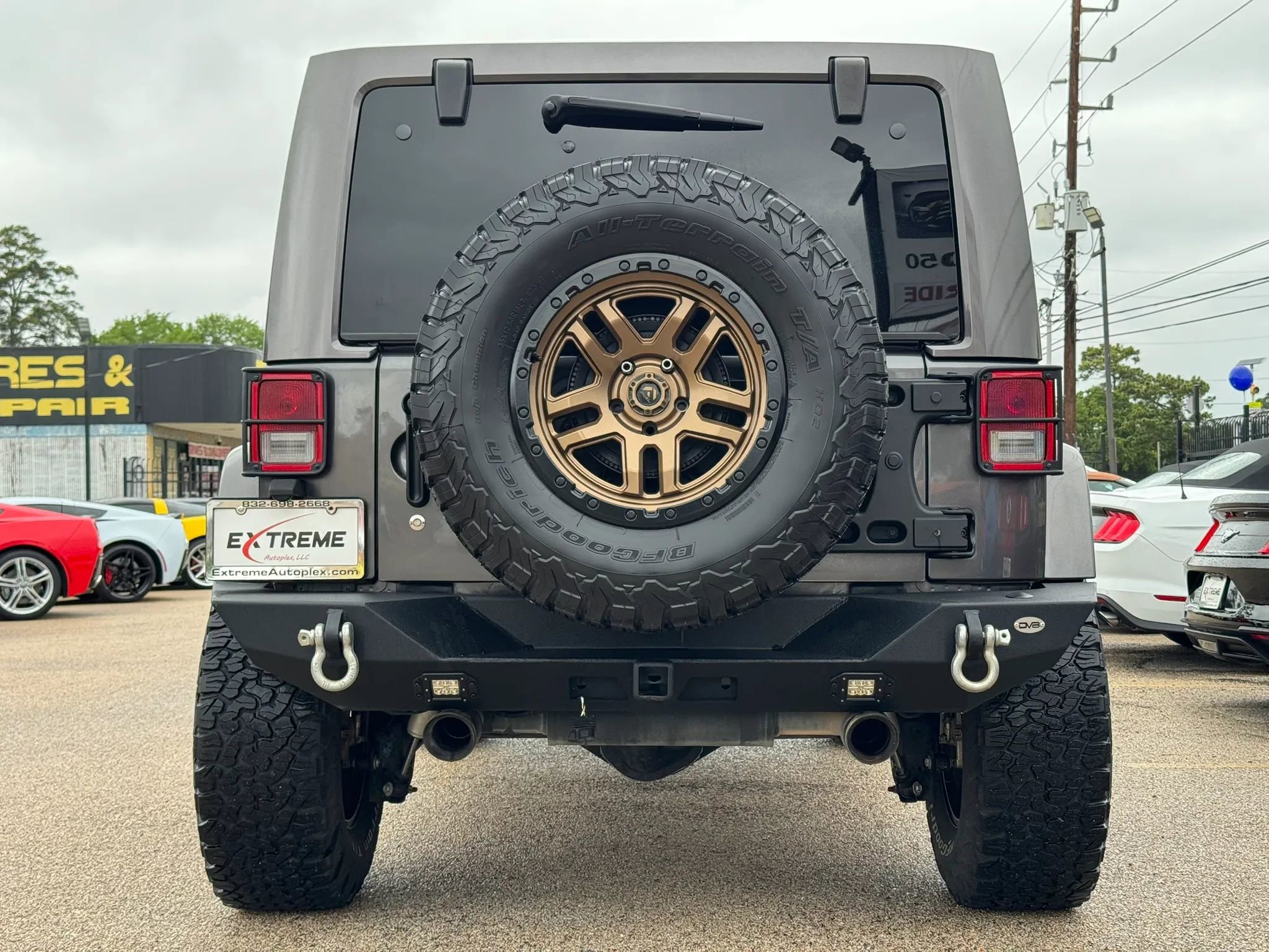 Used 2018 Jeep Wrangler Unlimited Sahara AWD/4WD image 5