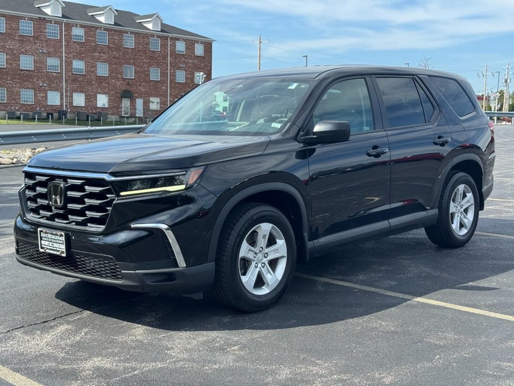 Used 2023 Honda Pilot LX image 11