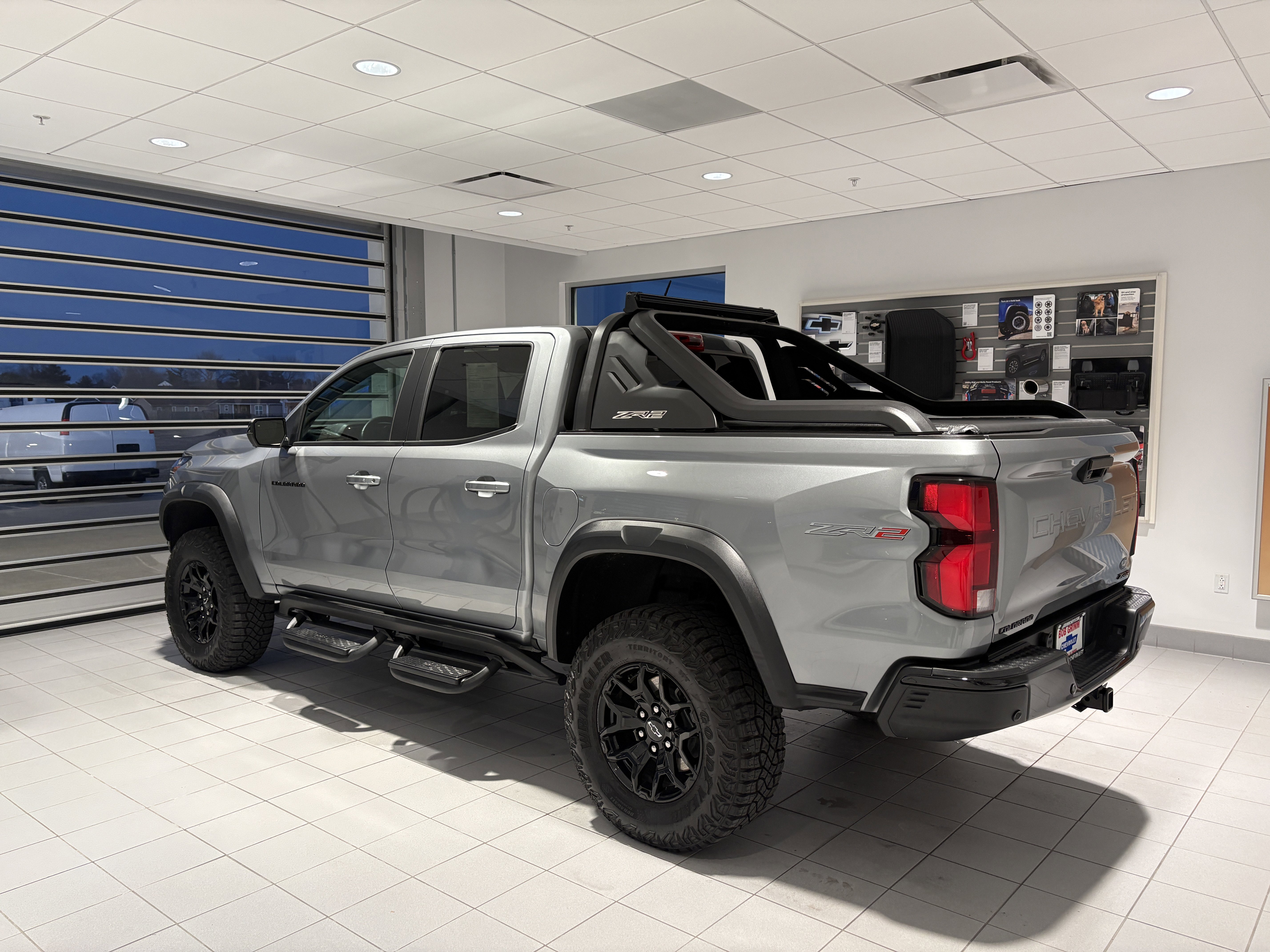 Used 2025 Chevrolet Colorado ZR2 w/ Midnight Edition image 3