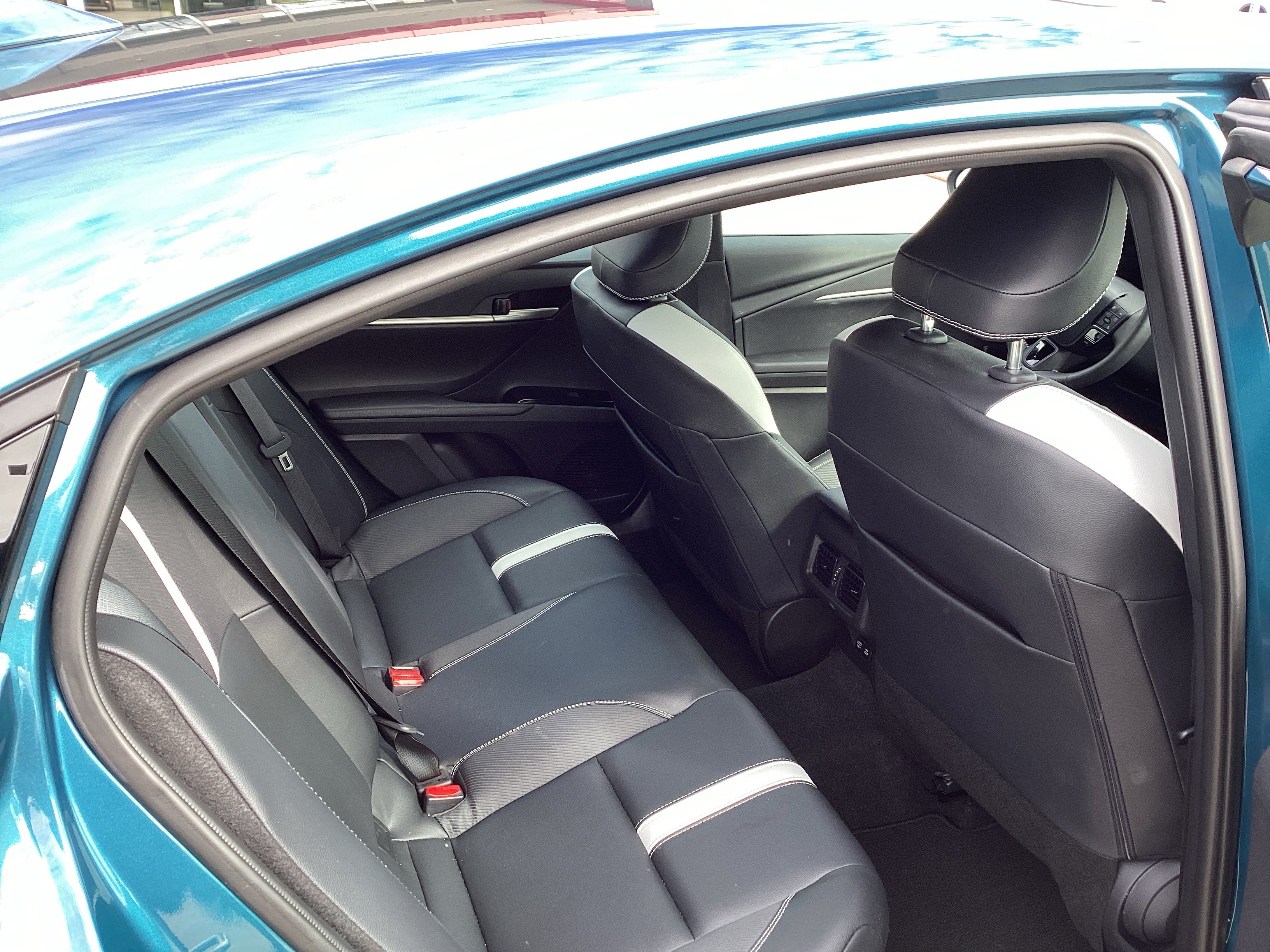 Used 2026 Toyota Camry SE w/ Multimedia Upgrade Package FWD image 11